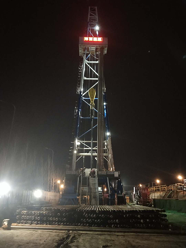 南洋东苑2号井钻至1500米深.jpg
